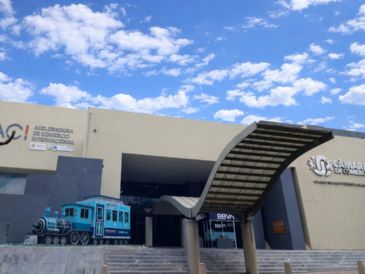 La iniciativa plantea también que la reducción de horas no implicará disminución de salarios ni prestaciones. ESPECIAL