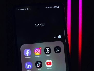 Es necesario diseñar las plataformas para adecuarlas a la edad de los usuarios. UNSPLASH / P. SAKALAKIS