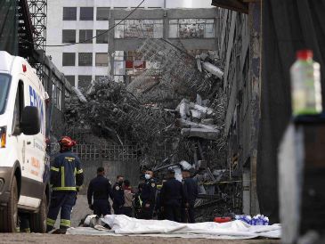 Las labores de rescate se mantienen activas mientras autoridades buscan descartar la presencia de más víctimas. SUN/D. Sánchez