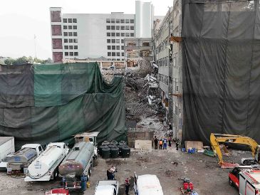 Intensa movilización de los cuerpos de emergencia tras el colapso de una estructura dentro de un edificio en demolición. SUN/V. Rosas