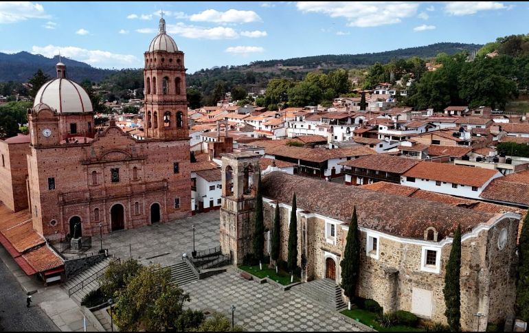 De fachada cubierta de ladrillos rojos, el Templo de Nuestra Señora de Guadalupe, en Tapalpa, Jalisco. AFP / ARCHIVO