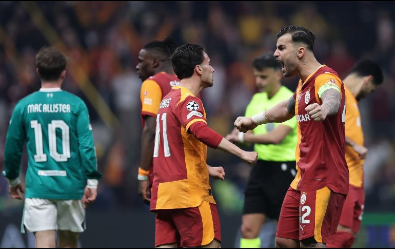 En el segundo tiempo del encuentro llegaron más goles, pero ninguno subió al marcador por diferentes motivos. EFE / E. Sahin