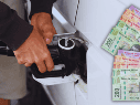Fuentes del sector gasolinero indican que el precio del combustible ya se incrementó más de 2.30 pesos en promedio en el país esta semana respecto a los niveles de hace un año. ESPECIAL / CANVA