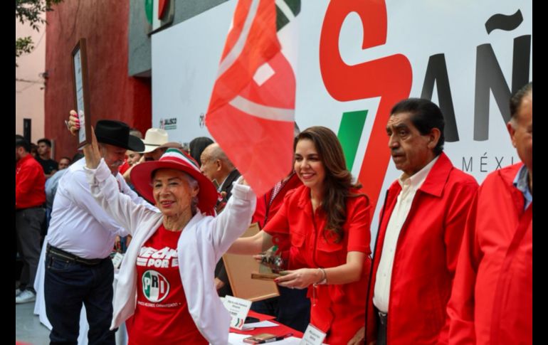 En el marco de la celebración del 97 aniversario del PRI, esta tarde el partido llevó a cabo un evento en el que reconoció a militantes y figuras destacadas. EL INFORMADOR / A. Navarro