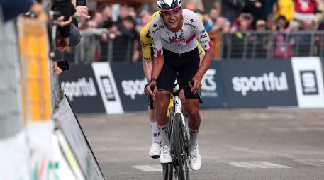 ISAAC DEL TORO. La jornada de hoy tuvo un recorrido de 184 kilómetros con varias subidas exigentes. EFE / R. Bettini