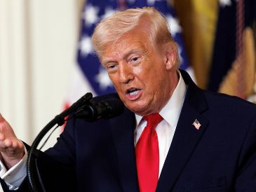 Donald Trump afirmó que Rusia podría estar ayudando “un poco” a Irán en el conflicto que enfrenta con Estados Unidos e Israel. EFE/W. Oliver