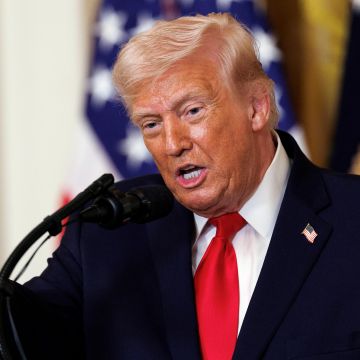 Donald Trump afirmó que Rusia podría estar ayudando “un poco” a Irán en el conflicto que enfrenta con Estados Unidos e Israel. EFE/W. Oliver