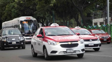 Conocer las tarifas de taxis del AICM y de aplicaciones como Uber o DiDi puede ayudarte a elegir la opción de transporte más conveniente al salir del aeropuerto. SUN/ARCHIVO