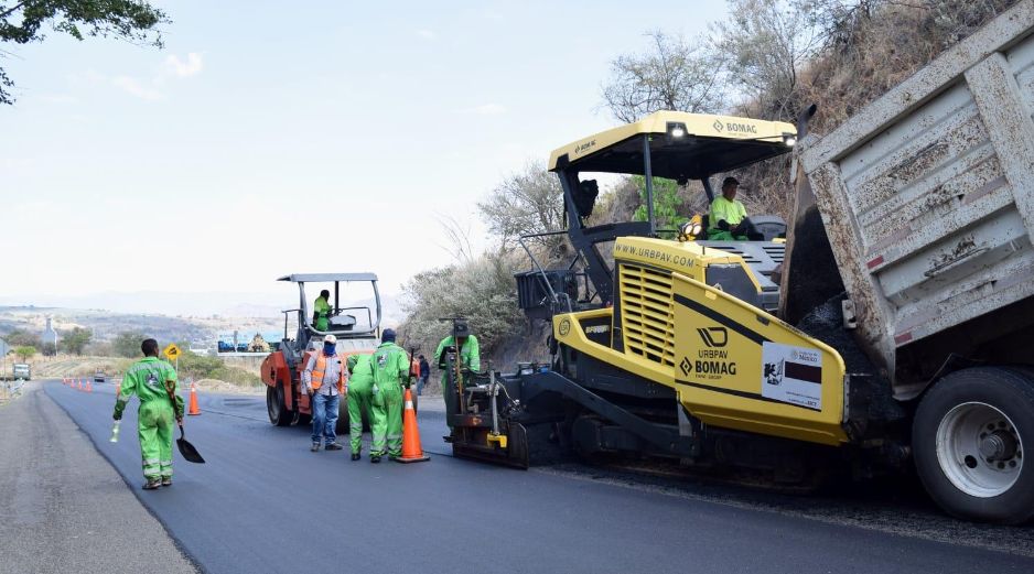 Por el incremento en el flujo vehicular durante estos tres días, el SICT pide a conductores considerar mayor tiempo en traslados. ESPECIAL 