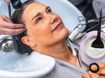 Hay alternativas temporales como sprays o polvos para cubrir canas, que ayudan a disimular la raíz entre cada retoque. ESPECIAL / CANVA