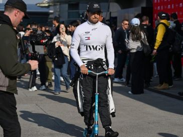 En el GP de China, el piloto mexicano Sergio "Checo" Pérez tendrá su segunda participación del año con la escudería Cadillac. AFP / J. Gao