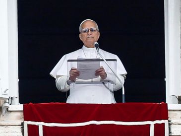 "Renuevo mi cercanía orante a todos aquellos que han perdido a sus seres queridos en los ataques", dijo el Pontífice. EFE/EPA/A. Carconi