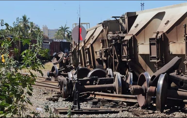 Cuatro furgones cargados se salieron de las vías sin que se registraran actos de vandalismo. ESPECIAL