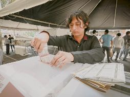 La propuesta del Gobierno busca un ajuste al presupuesto del INE, así como menos recursos a los Congresos estatales y Ayuntamientos. EL INFORMADOR