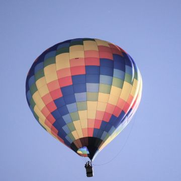 Los vuelos de globos aerostáticos han crecido en los últimos años por la vista de las pirámides, pero registra incidentes frecuentes. Unsplash