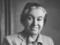 La escritora chilena Gabriela Mistral, se dedicó desde joven a la enseñanza y a promover la lectura entre niños. AFP/ Archivo