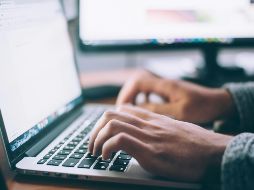 Si te toca laborar el próximo viernes 1 de mayo y tu empleador no cubre el monto equivalente al pago triple, puedes acudir a la PROFEDET. Unsplash