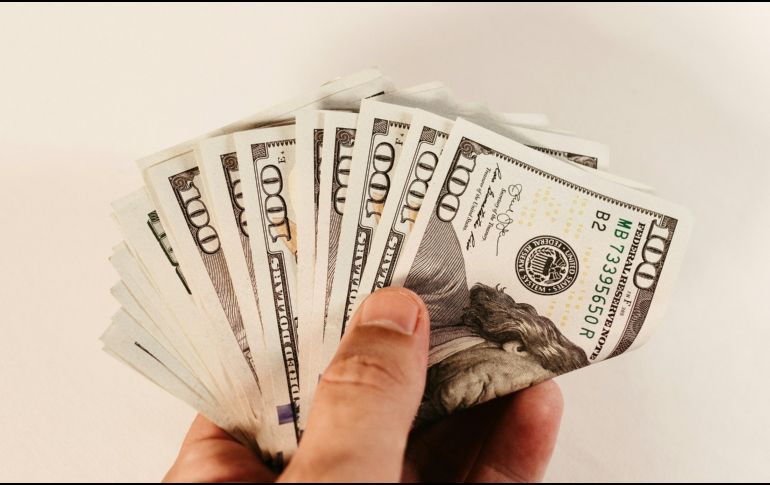 El pasado lunes 16 de marzo de 2026, el peso recuperó terreno frente al dólar. UNSPLASH/ J. BORBA