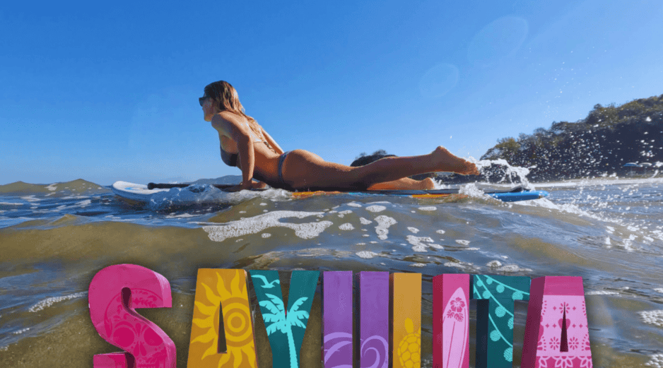 El surf en México tiene una referencia: Sayulita. Así es, esta playa en Nayarit es el destino predilecto de los surfistas nacionales y extranjeros. ESPECIAL / CANVA