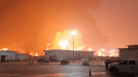 Un total de cinco personas murieron como resultado de un incendio y explosión que se registró alrededor de la barda perimetral. ESPECIAL.