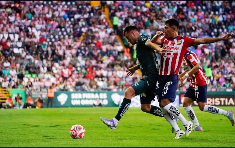 Chivas se medirá ante León, con la mira puesta en extender su racha invicta en casa y acercarse al liderato del torneo. IMAGO7.