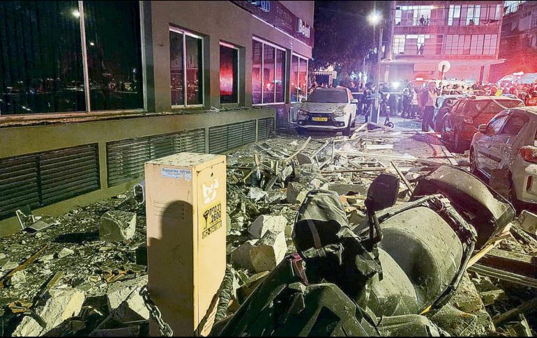 Dos personas murieron en Ramat Gan, en el distrito de Tel Aviv, tras el impacto de un misil durante ataques iraníes. EFE