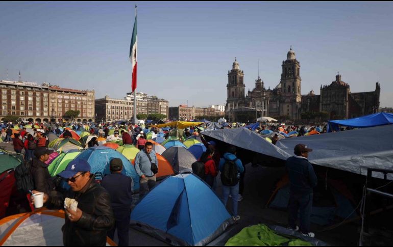 En la Ciudad de México, la CNTE desarrolla una marcha desde el Ángel de la Independencia con destino al Zócalo capitalino. SUN / D. Símón Sánchez