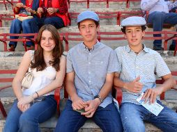 Chantal Vizcaíno, Íñigo y Roberto Hernández. GENTE BIEN JALISCO / Revista del 20 de marzo 2026