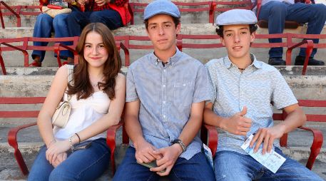 Chantal Vizcaíno, Íñigo y Roberto Hernández. GENTE BIEN JALISCO / Revista del 20 de marzo 2026