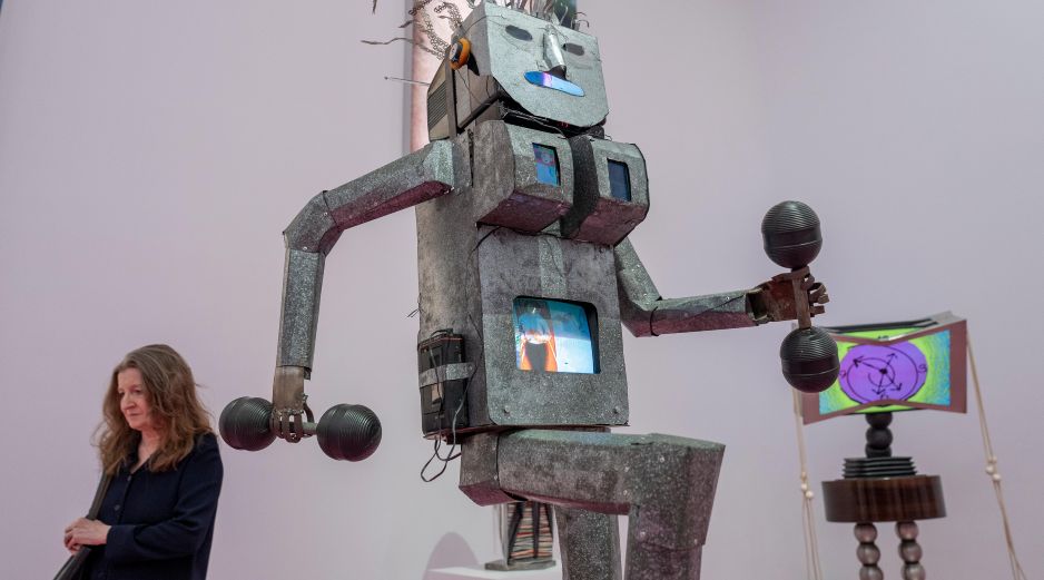 El New Museum celebra su renacimiento con una ambiciosa exposición de 732 obras de arte. EFE/ Angel Colmenares