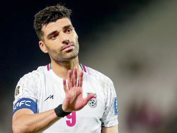 Mehdi Raremi. El delantero iraní y el resto de sus compañeros de Selección siguen en medio de una encrucijada de cara al Mundial. AFP