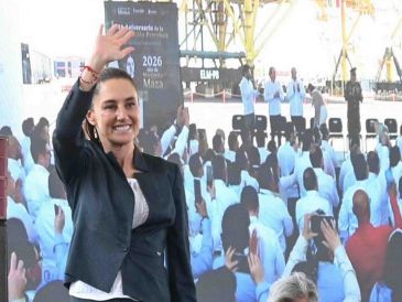 La presidenta Claudia Sheinbaum durante el evento para conmemorar el 88 aniversario de la Expropiación Petrolera, en Veracruz. SUN