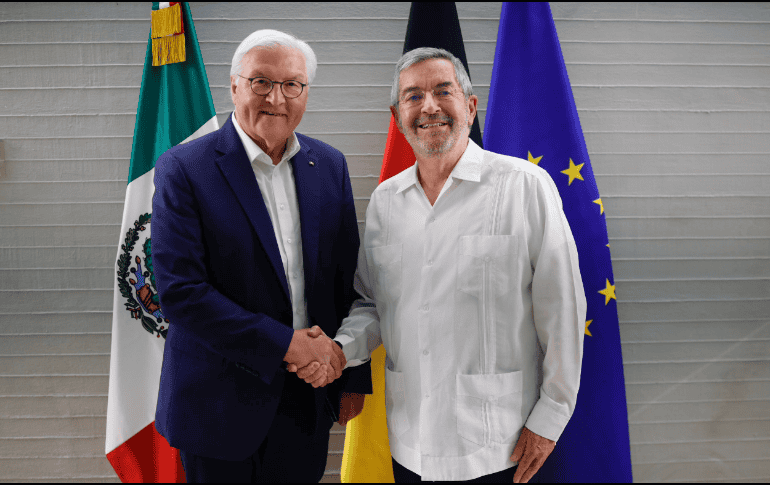 El presidente de Alemania, Frank-Walter Steinmeier (i), fue recibido por el canciller Juan Ramón de la Fuente (d) en Quintana Roo. ESPECIAL/SRE