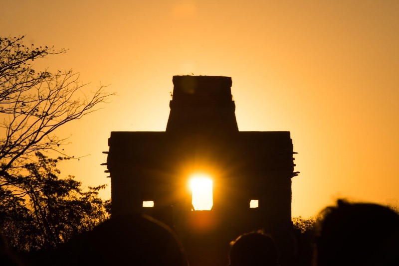 Durante este fenómeno, el Sol cruza el ecuador celeste de sur a norte, lo que provoca que la duración del día y la noche sea casi igual en todo el planeta. EFE / ARCHIVO
