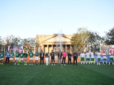 El centro histórico de la Perla Tapatía tuvo un día lleno de futbol con el “Juego de Corazón: Guadalajara es Mundialista”, un evento que reunió a ex jugadores mexicanos. CORTESÍA.