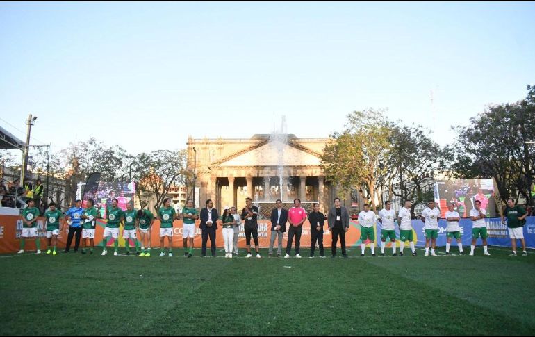 El centro histórico de la Perla Tapatía tuvo un día lleno de futbol con el “Juego de Corazón: Guadalajara es Mundialista”, un evento que reunió a ex jugadores mexicanos. CORTESÍA.