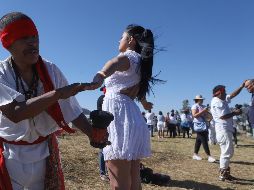 Hacer una oración cristiana, practicar yoga o recibir un sahumerio de copal no genera contradicción en este ambiente. EL INFORMADOR/Archivo