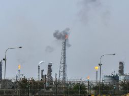 Vista general de la refinería Mina Al-Ahmadi en Kuwait, viernes 20 de marzo de 2026. AP