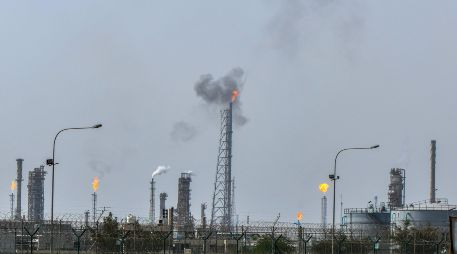 Vista general de la refinería Mina Al-Ahmadi en Kuwait, viernes 20 de marzo de 2026. AP