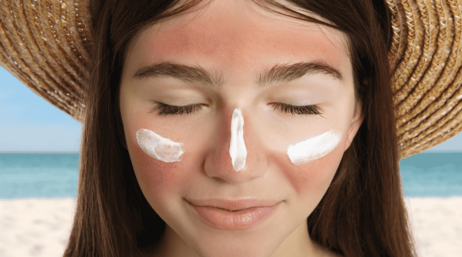 La cantidad de tiempo necesaria bajo el sol puede variar dependiendo de factores como el tono de piel, la edad, la ubicación geográfica y la hora del día. CANVA