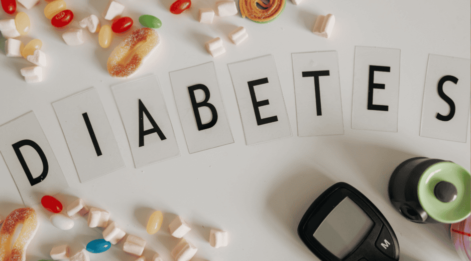 Identificar estos hábitos y corregirlos puede ayudar a mantener niveles estables de glucosa y prevenir complicaciones a largo plazo. CANVA