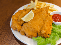 Son varios aspectos los que juegan un papel importante para lograr la fritura perfecta en las proteínas. CANVA