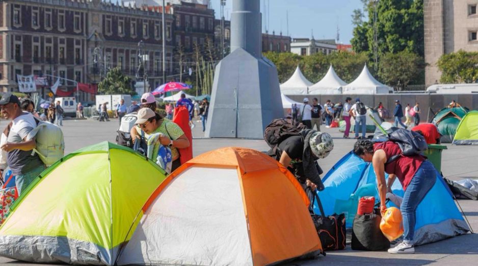 Tras concluir el paro de 72 horas, integrantes de la CNTE comenzaron a retirar sus pertenencias y abandonaron el Zócalo de la Ciudad de México. EL UNIVERSAL/ Archivo