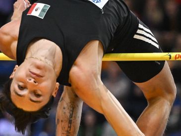 Erick Portillo (plata) se subió al podio junto con Oleh Doroshchuk (oro) y Raymond Richards (bronce). EFE / R. Pietruszka