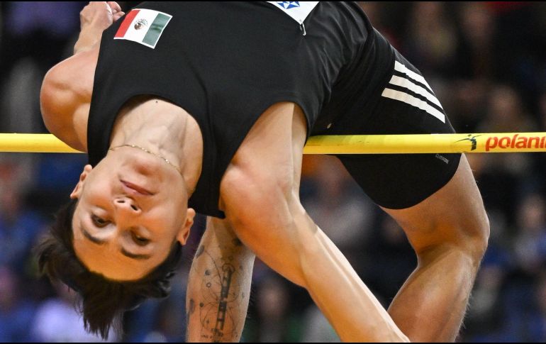 Erick Portillo (plata) se subió al podio junto con Oleh Doroshchuk (oro) y Raymond Richards (bronce). EFE / R. Pietruszka