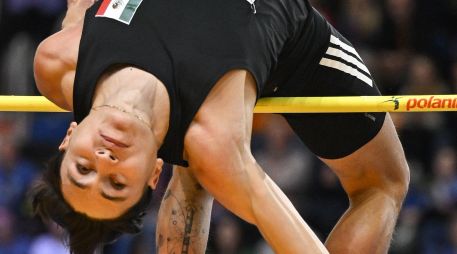 Erick Portillo (plata) se subió al podio junto con Oleh Doroshchuk (oro) y Raymond Richards (bronce). EFE / R. Pietruszka