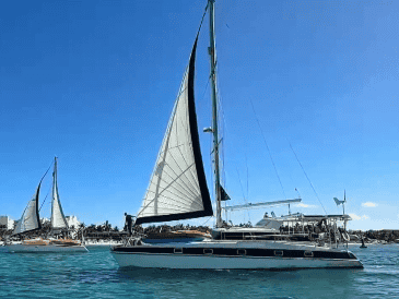 En total, el convoy transporta alrededor de 30 toneladas de ayuda, entre alimentos, medicamentos, productos de higiene y paneles solares. EFE/LOURDES CRUZ