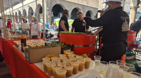 El día de hoy se regalarán al menos 25 mil tejuinos en el Centro Histórico de Guadalajara por el Día Municipal de la bebida. EL INFORMADOR / O. González