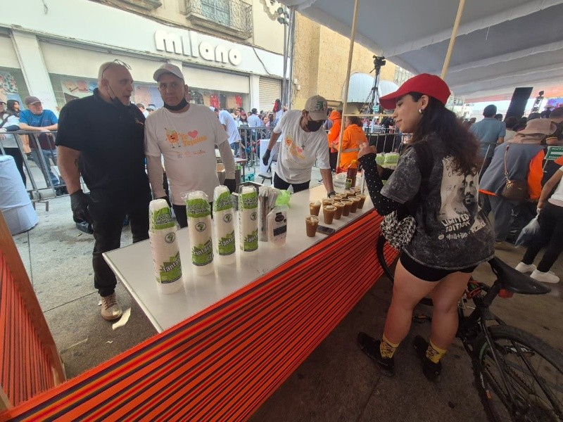 &nbsp;Treinta productores regalarán 25 mil vasos a los asistentes a las celebraciones del Día Municipal del Tejuino en el Centro Histórico de Guadalajara. EL INFORMADOR / O. González