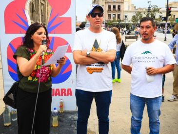 Ciudadanos se manifestaron en el Centro de Guadalajara para exigir una emergencia sanitaria por la mala calidad del agua en la ZMG. EL INFORMADOR / J. Acosta